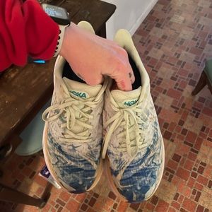 Hoka Clifton 8 lightly worn